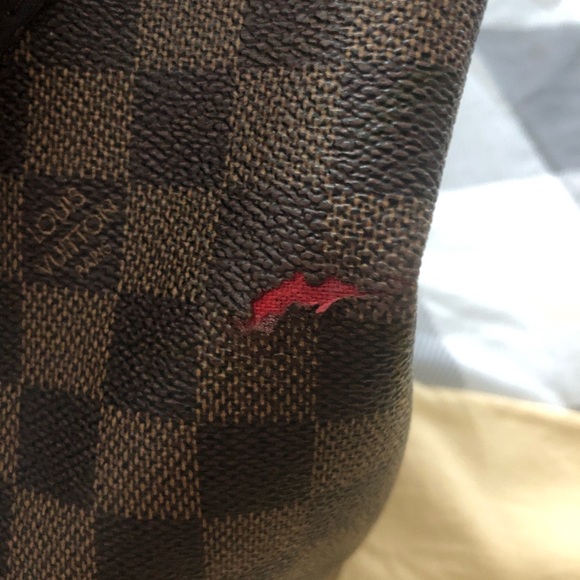 Louis Vuitton “doctor” bag great condition other than small tear - Picture 5 of 8